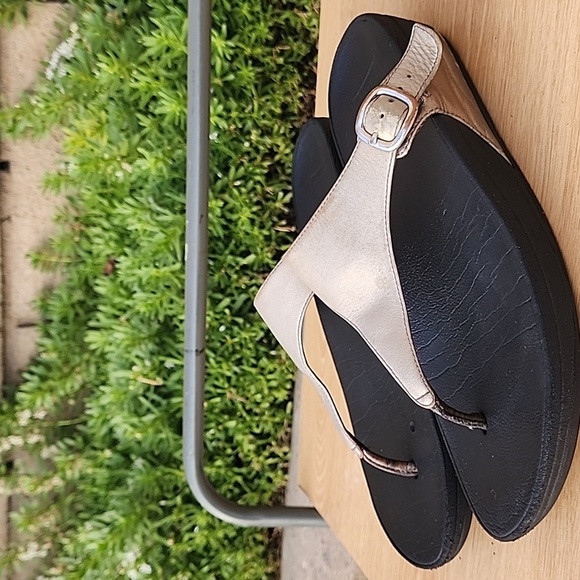 Fitflop Lulu metallic silver sandals Size 9 - Picture 1 of 12